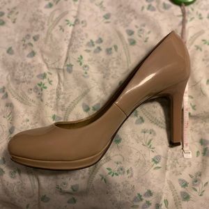Nude Patent Heels w/ Small Platform - size 9.5